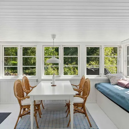 Cosy Summerhouse With Private Garden בית נופש