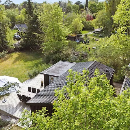 בית נופש Cosy Summerhouse With Private Garden Nyrup