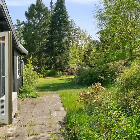 Cosy Summerhouse With Private Garden Дом отдыха *