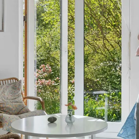 Дом отдыха Cosy Summerhouse With Private Garden *