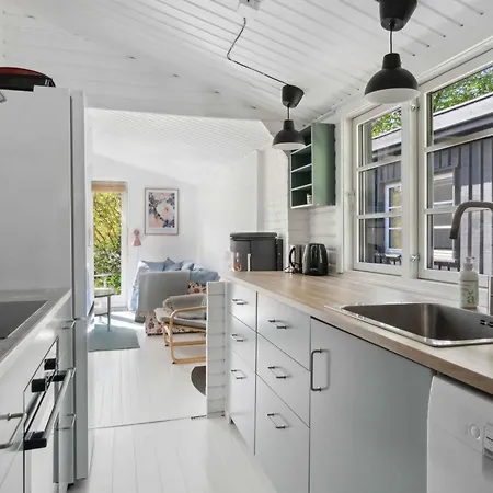 Cosy Summerhouse With Private Garden *