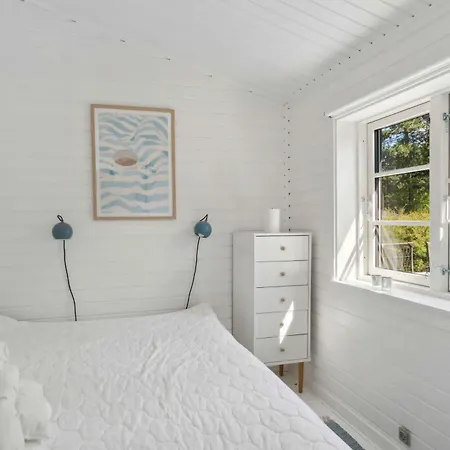 Дом отдыха Cosy Summerhouse With Private Garden Nyrup
