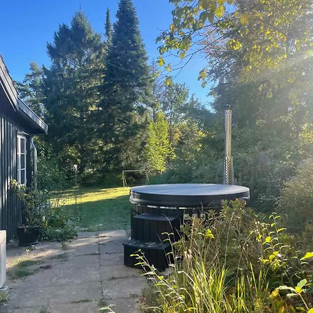 Cosy Summerhouse With Private Garden Дом отдыха