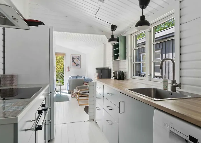 Cosy Summerhouse With Private Garden *