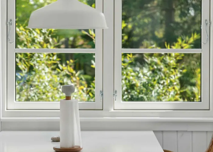 Cosy Summerhouse With Private Garden Feriehus